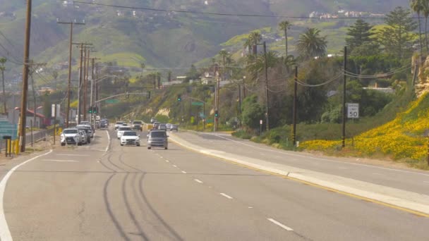 Pacific Coast Highway PCH in Malibu - MALIBU, Verenigde Staten - 29 maart 2019 — Stockvideo