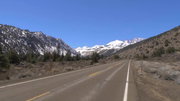 Scénická cesta přes hory Sierra Nevada — Stock video