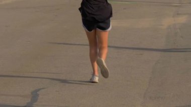 Santa Monica Plajı 'nda koşu - LOS ANGELES, ABD - 29 Mart 2019