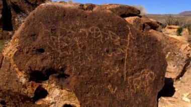 Yarıkarınca Vadisi 'ndeki Muhteşem Amerikan Yerlisi Petroglyolar