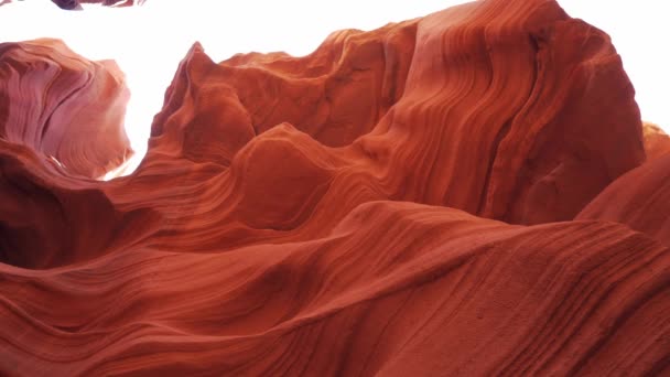 Antelope Canyon - erstaunliche Farben der Sandsteinfelsen — Stockvideo