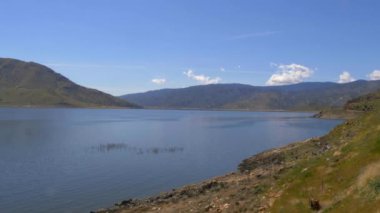 Isabella Gölü Kaliforniya 'daki Sequoia Ulusal Ormanı' nda.