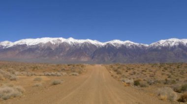 Sierra Nevada boyunca asfaltsız yol