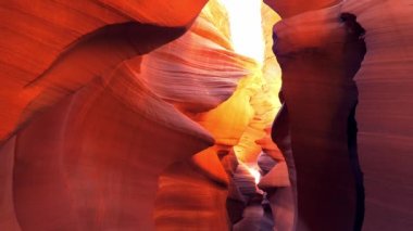 Antilop Kanyonu - kumtaşı kayalarının inanılmaz renkleri