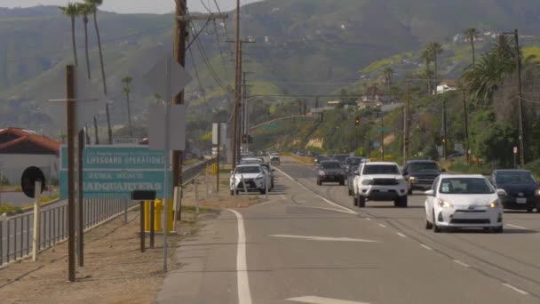 Dálniční pobřežní dálnice PCH v Malibu-Malibu, USA – 29. března 2019 — Stock video