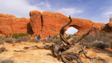 Utah 'taki Arches Ulusal Parkı' nda Yürürken - UTAH, ABD - 20 Mart 2019