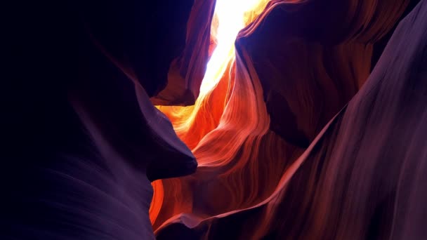 Formazioni di arenaria curva all'Antelope Canyon — Video Stock