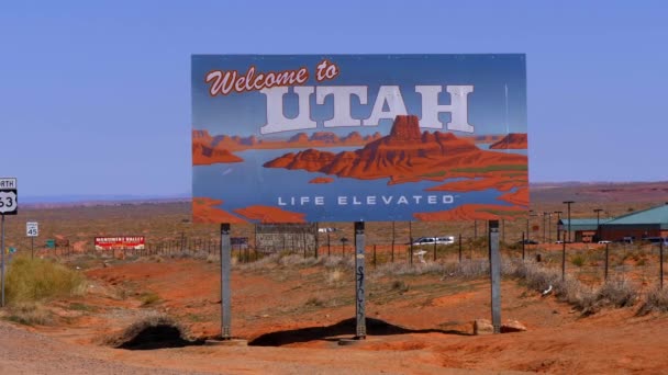 Welkom bij Utah straatnaambord - UTAH, Verenigde Staten - 20 maart 2019 — Stockvideo