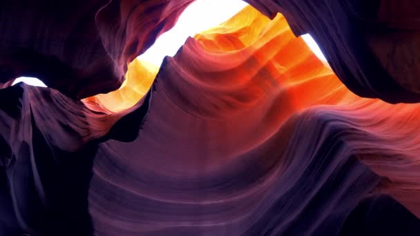 Antelope Canyon - καταπληκτικά χρώματα των βράχων ψαμμίτη — Αρχείο Βίντεο