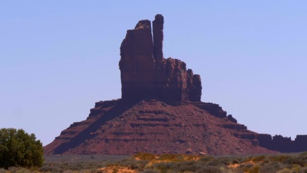 Berömda Monument Valley i öknen i Utah — Stockvideo