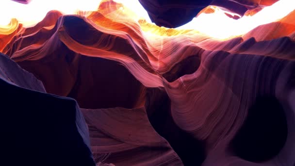 Antelope Canyon - fantastiska färger av sandsten stenar — Stockvideo