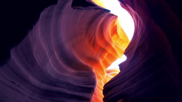 Antelope Canyon - καταπληκτικά χρώματα των βράχων ψαμμίτη — Αρχείο Βίντεο