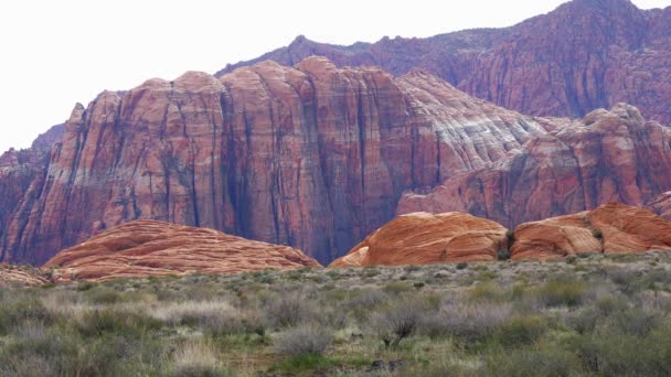 Prachtige omgeving bij Snow Canyon in Utah — Stockvideo