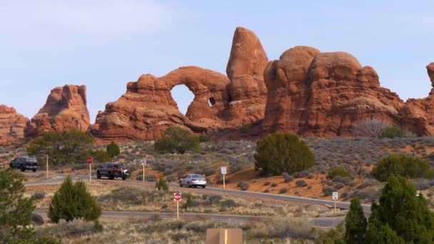 Pappeldenkmal in Utah - The Arches National Park - UTAH, USA - 20. MÄRZ 2019 — Stockvideo