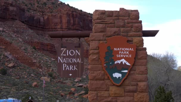 Utah 'taki Zion Canyon Ulusal Parkı - UTAH, ABD - 20 Mart 2019 — Stok video