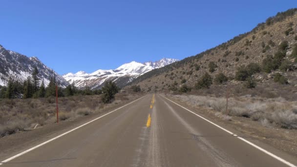 Сценічна дорога через гори Сьєрра - Невада. — стокове відео