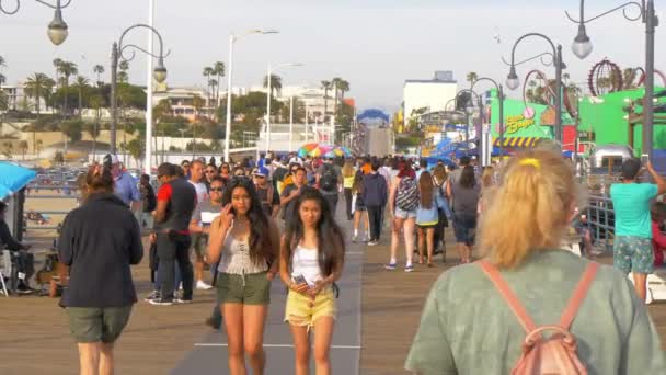 Célèbre jetée de Santa Monica à Los Angeles - LOS ANGELES, États-Unis - 29 MARS 2019 — Video