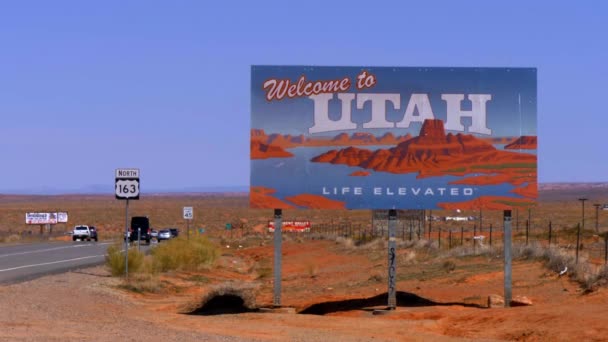 Bienvenido a Utah street sign - UTAH, EE.UU. - 20 de MARZO de 2019 — Vídeos de Stock