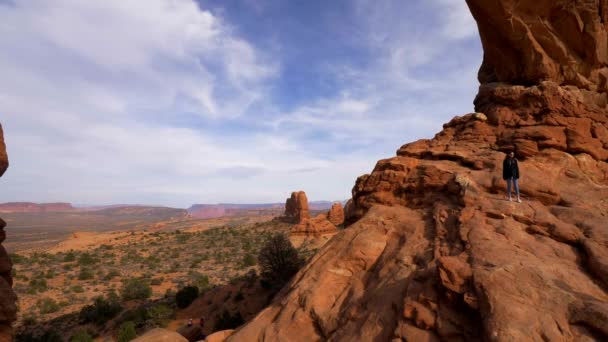 Populaire bezienswaardigheden in Utah - The Arches National Park - UTAH, Verenigde Staten - 20 maart 2019 — Stockvideo