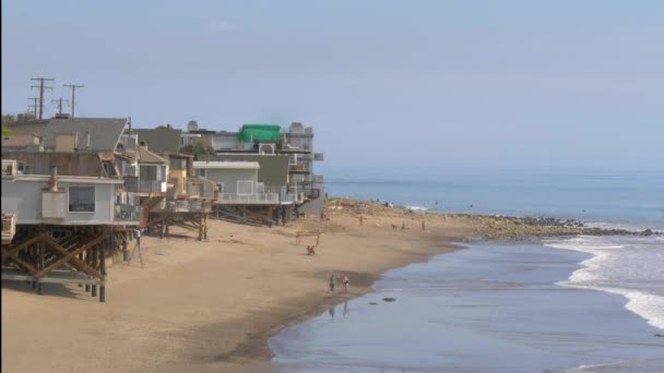 Stranden Malibu vid Pacific Coast Highway - MALIBU, USA - 29 mars 2019 — Stockvideo