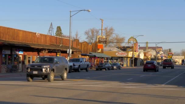 Street view in het historische dorp Lone Pine - LONE PINE CA, Verenigde Staten - 29 maart 2019 — Stockvideo