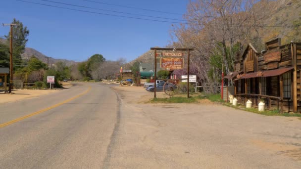 Street view in the Sequoia National Forest - RIVERKERN, USA - 29 MARZO 2019 — Video Stock