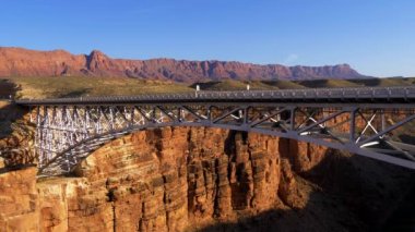 Colorado Nehri üzerindeki Navajo Köprüsü