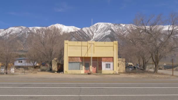 Petite maison dans la ville fantôme historique de Benton — Video