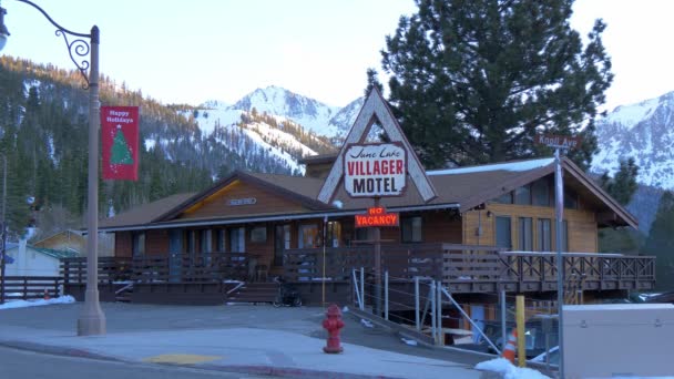 Červnové jezero Motel-Bishop, USA-29. březen 2019 — Stock video