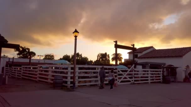 Old Town San Diego State Park ao pôr-do-sol - SAN DIEGO, EUA - 1 de abril de 2019 — Vídeo de Stock