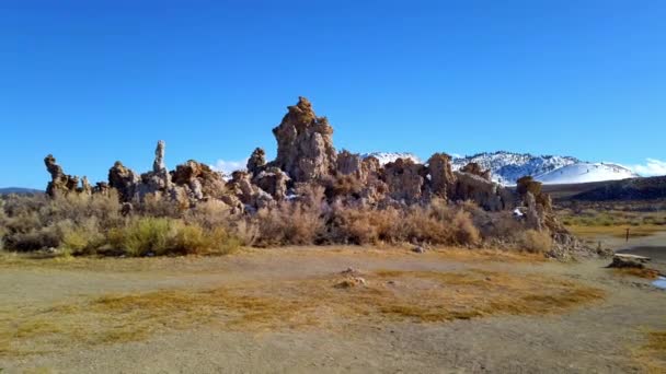 Mono Lake California con sus columnas de Tufa - fotografía de viaje — Vídeos de Stock