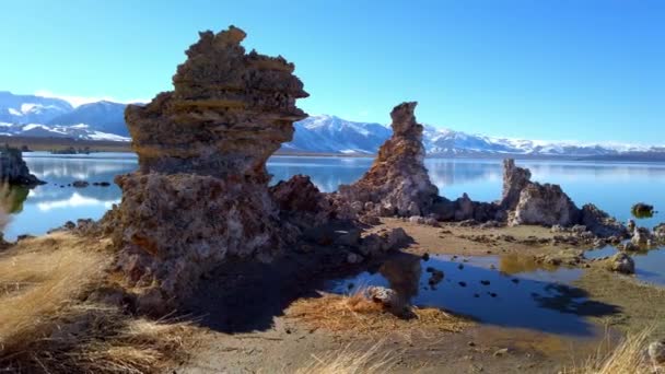 Mono Lake California με στήλες Tufa της - ταξιδιωτικές φωτογραφίες — Αρχείο Βίντεο