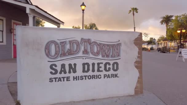 Old Town San Diego State Park ao pôr-do-sol - SAN DIEGO, EUA - 1 de abril de 2019 — Vídeo de Stock