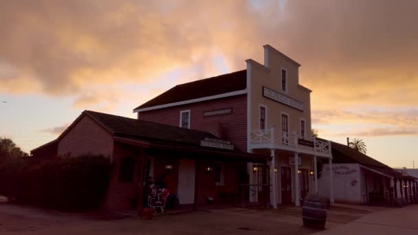 Old Town San Diego State Park al atardecer - SAN DIEGO, Estados Unidos - 1 DE ABRIL DE 2019 — Vídeos de Stock