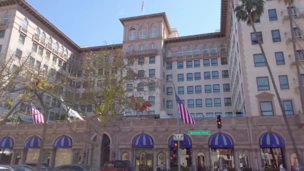 Beverly Wilshire Hotel in Beverly Hills - LOS ANGELES, USA - 1 апреля 2019 года — стоковое видео