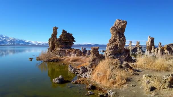 Mono Lake California saját Tufa oszlopok - utazási fotózás — Stock videók