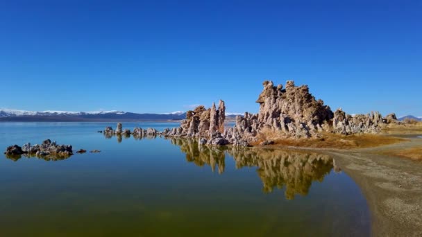 Mono Lake California με στήλες Tufa της - ταξιδιωτικές φωτογραφίες — Αρχείο Βίντεο