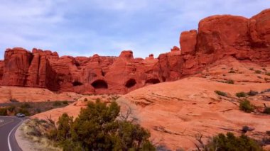 Güneşli bir günde Arches Ulusal Parkı - seyahat fotoğrafçılığı