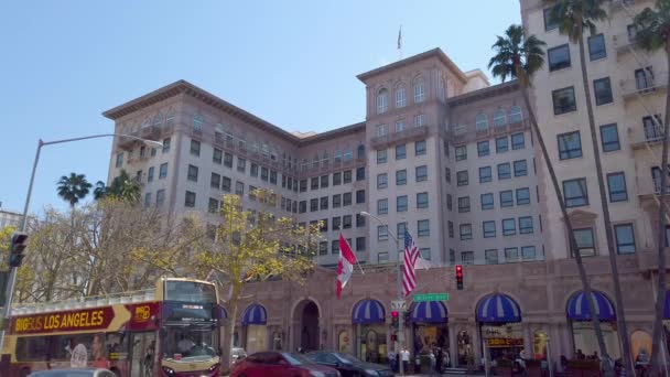 Beverly Wilshire Hotel em Beverly Hills - LOS ANGELES, EUA - 1 de abril de 2019 — Vídeo de Stock