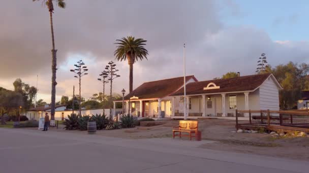 Old Town San Diego Eyalet Parkı Gün batımında - SAN DIEGO, ABD - 1 Nisan 2019 — Stok video