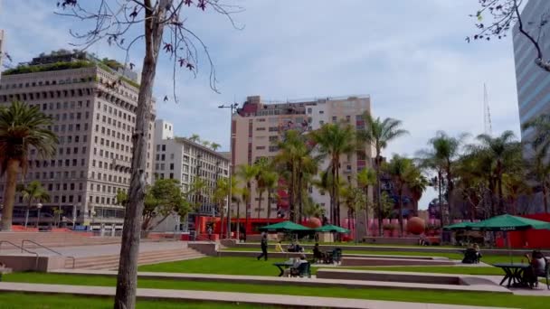 Realaxing at Pershing Square Los Angeles Downtown - LOS ANGELES, USA - AVRIL 1, 2019 — Video