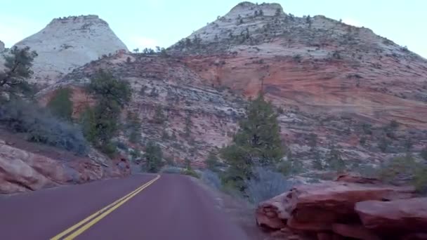 Utah 'taki Zion Canyon Ulusal Parkı' nın dağları - seyahat fotoğrafçılığı — Stok video