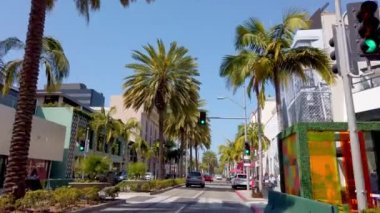Beverly Hills 'teki Rodeo Drive' da özel mağazalar - LOS ANGELES, ABD - 1 Nisan 2019