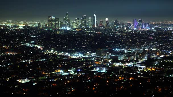 Gece Los Angeles üzerinde havadan görünümü — Stok video