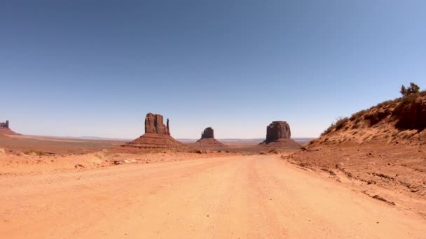 Estrada através do Monument Valley em Utah — Vídeo de Stock