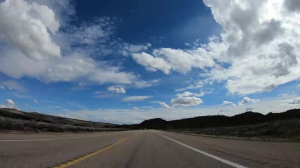 Vägresa vid Snow Canyon i Utah — Stockvideo