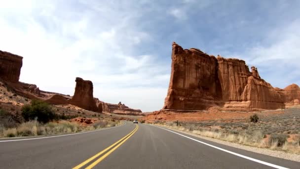 犹他州Arches国家公园的公路旅行 — 图库视频影像