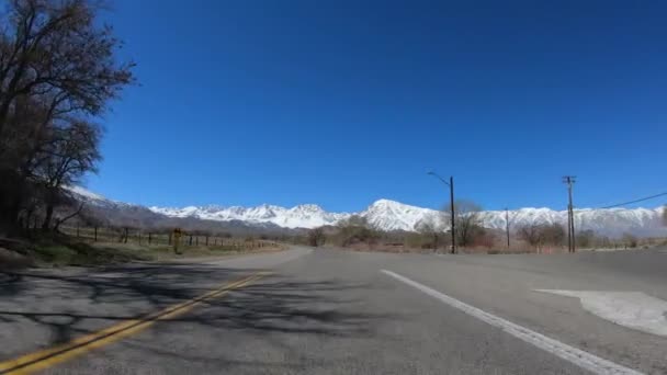 Проезд через округ Иньо и Йосемити в Калифорнии — стоковое видео