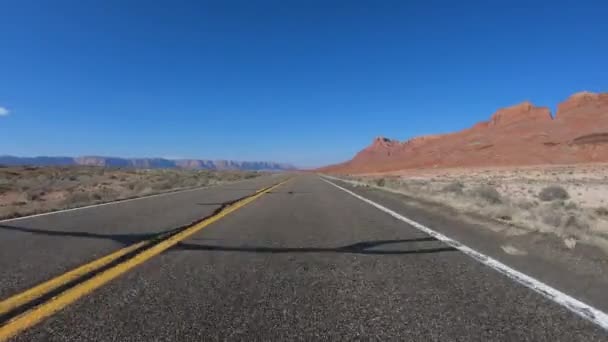 Camino a través de Monument Valley en Utah — Vídeo de stock