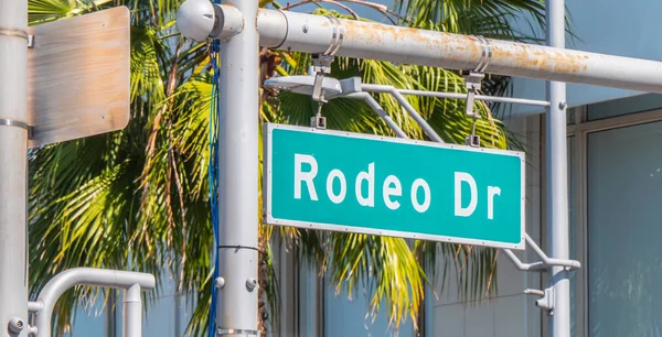 Rodeo fahren Straßenschild in Biberhügel — Stockfoto